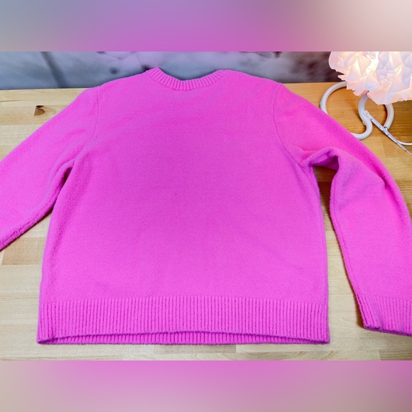 Wicked Pink super soft Sweater for the Wicket fanatics - Picture 8 of 9